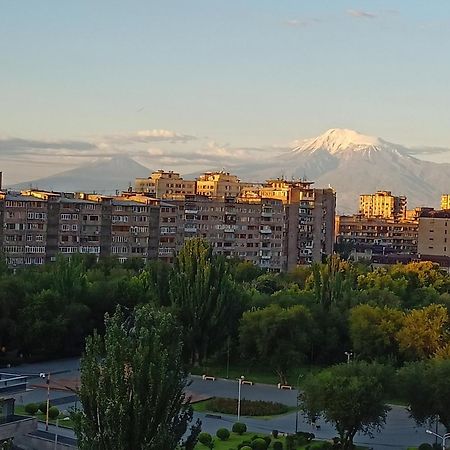 Umba Apartment N5 - Balcony And Mount Ararat View Jerevan Eksteriør bilde
