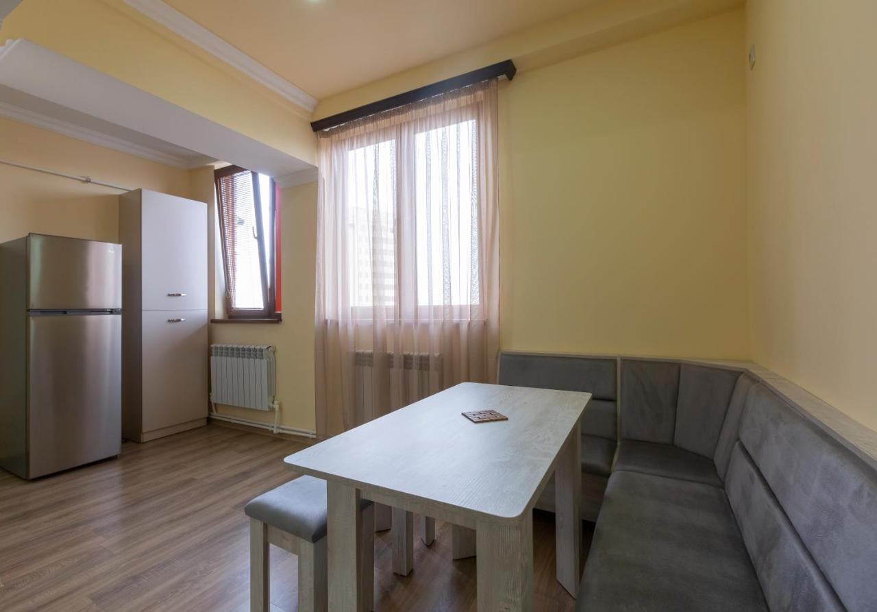Umba Apartment N5 - Balcony And Mount Ararat View Jerevan Eksteriør bilde